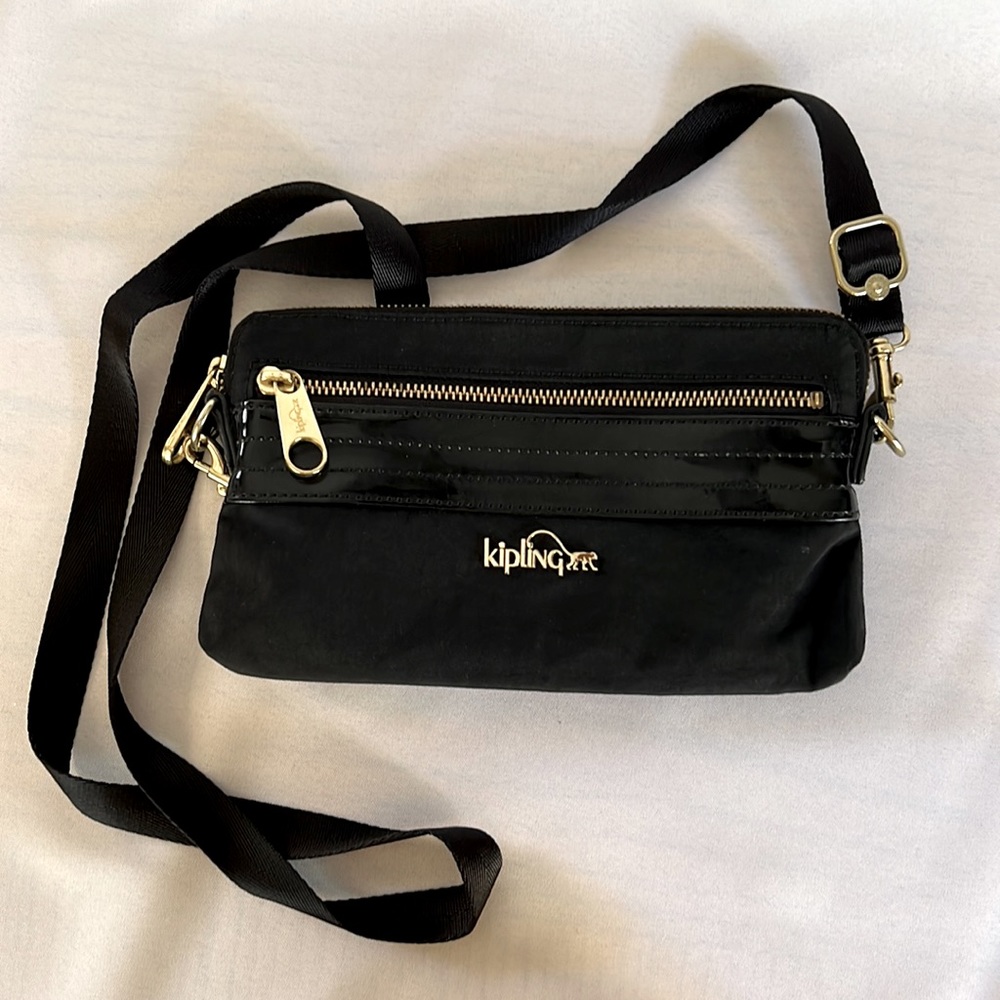Kipling Riri Small Crossbody – Black with Gold Hardware & Patent Trim